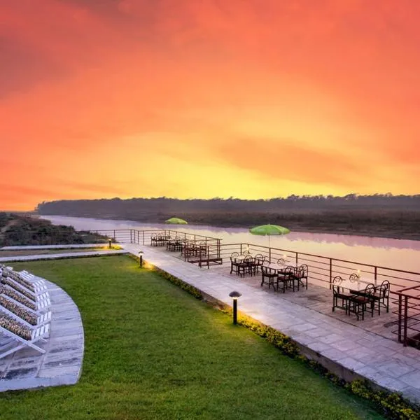 Park Safari Resort, Chitwan National Park, hotel v destinaci Chitwan