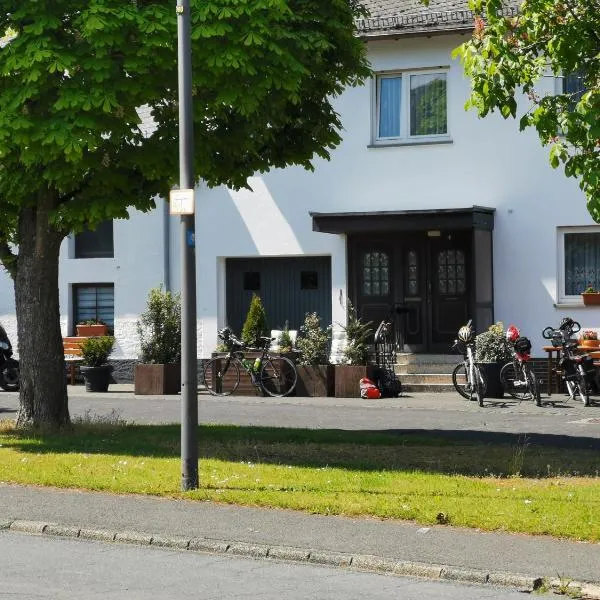 Haus Isabella, hotel v destinaci Lutzerath
