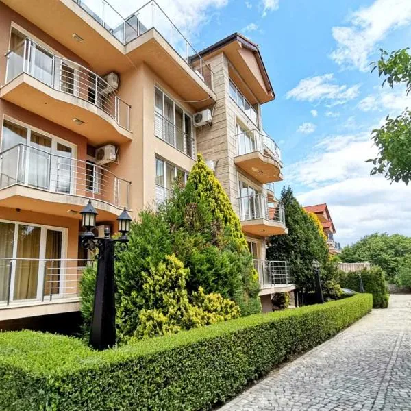Twins Palace ApartHotel, hotel in Saints Constantine and Helena