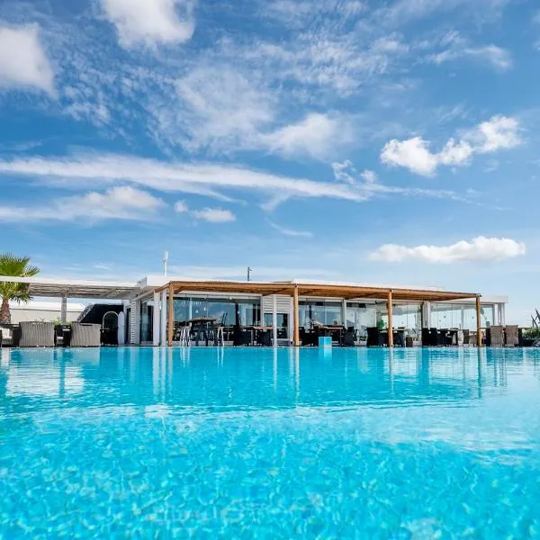 Smy Santorini Suites & Villas, hotel in Pirgos