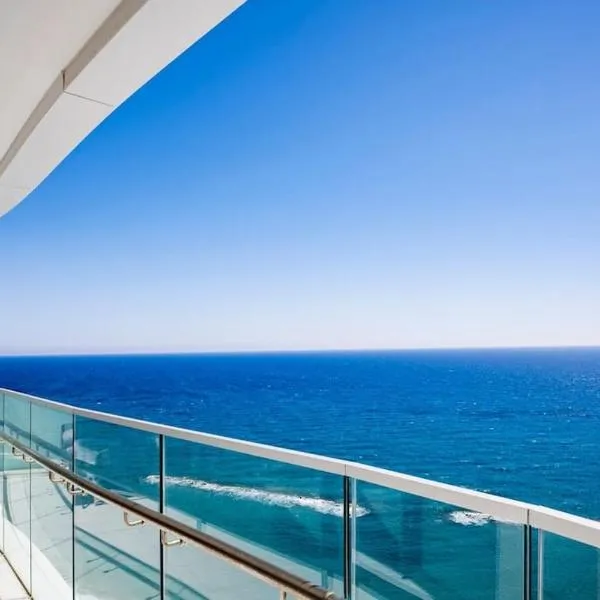 Del Mar Beachfront 3 Bedroom 'A' Residence, hotel in Limassol