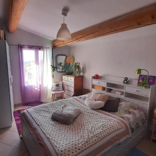 Là Maison Haute, hotel in Faucon