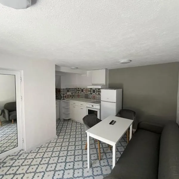 Суперцентър Чисто нов апартамент, hotel a Tsarevo