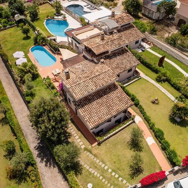 Oasi Colombina, Private Pool, hotel in Is Molas 