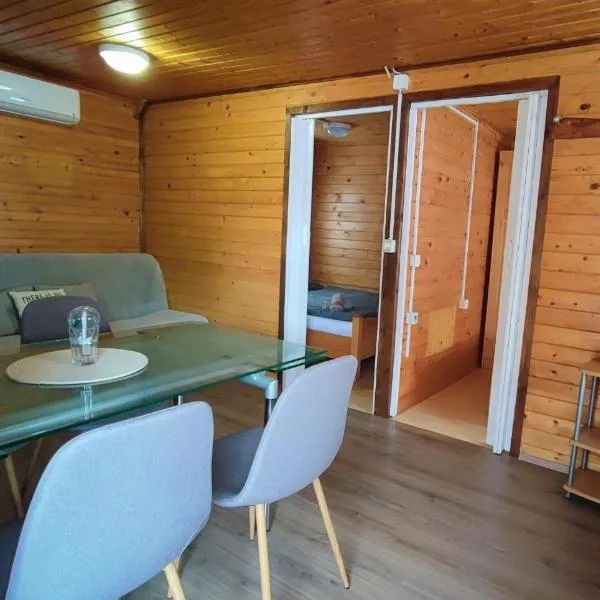 Počitniška hiška v kampu Moravskih Toplic& vključeni dve kopalni karti na dan, hotel v Moravskih Toplicah