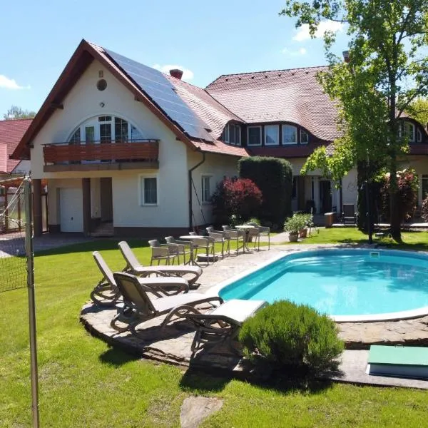 Künszler Apartmanház, hotel v destinaci Zamárdi
