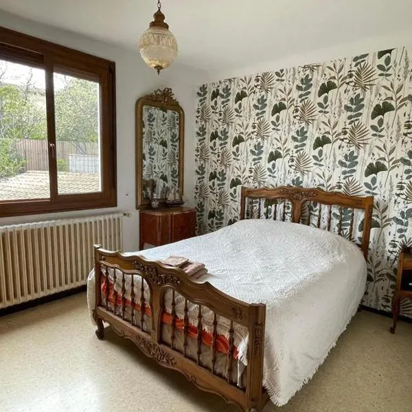 Maison provençale Forcalquier, hotel v destinaci Forcalquier