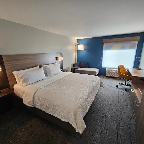 Holiday Inn Express Hotel & Suites Cincinnati-Blue Ash by IHG, khách sạn ở Blue Ash