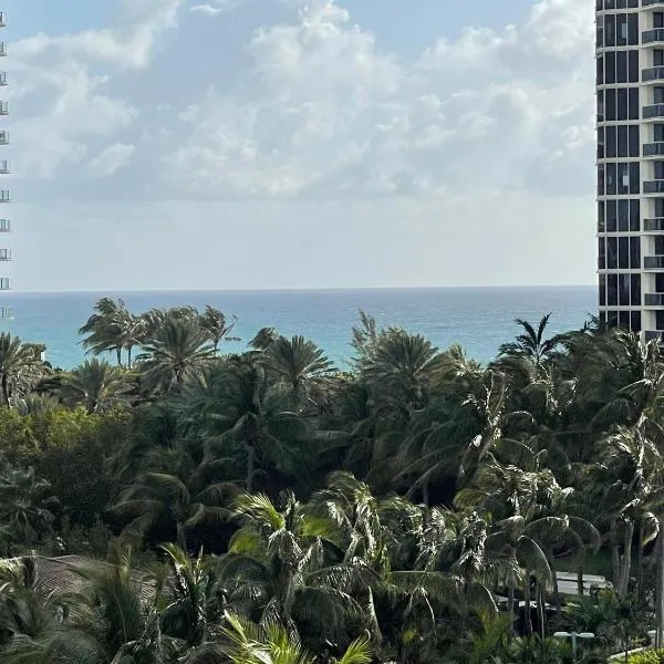 Stunning apt! Oceanview! Parking included, hotel in Sunny Isles Beach