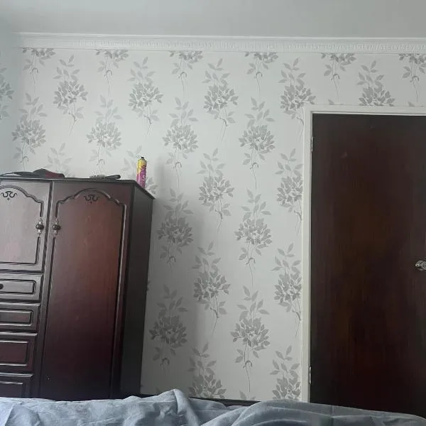 Mac’s- Double Room shared bathroom, hotel in Belfast