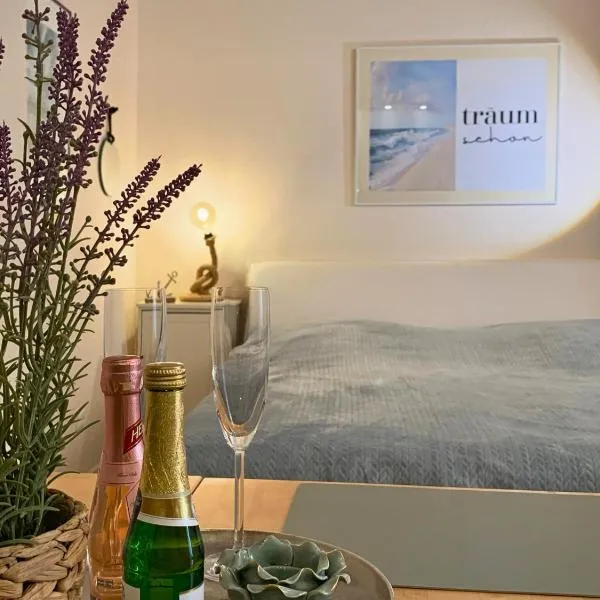 Duhnentraum Bestlage am Sandstrand, Balkon,Meerblick, Parkplatz, Aufzug, Wlan, Bettwäsche,Handtücher,Netflix uvm, hotel a Cuxhaven