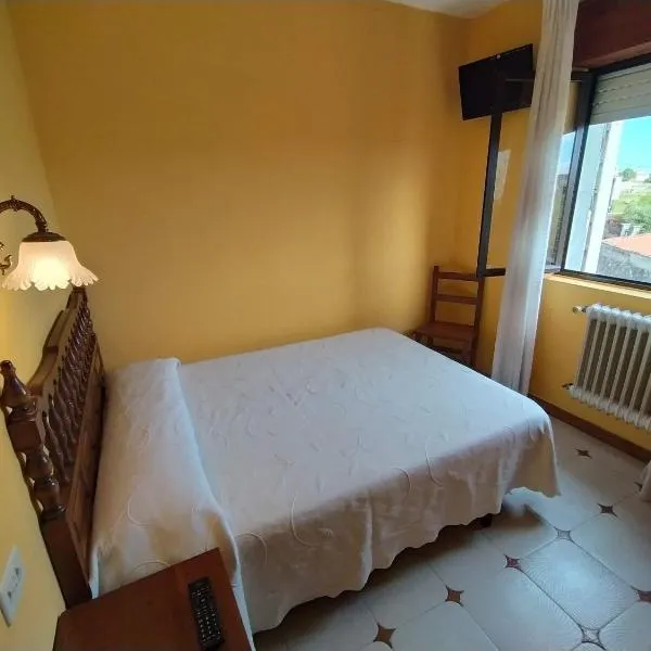 El Castañu de Cué, hotel v destinaci Cue
