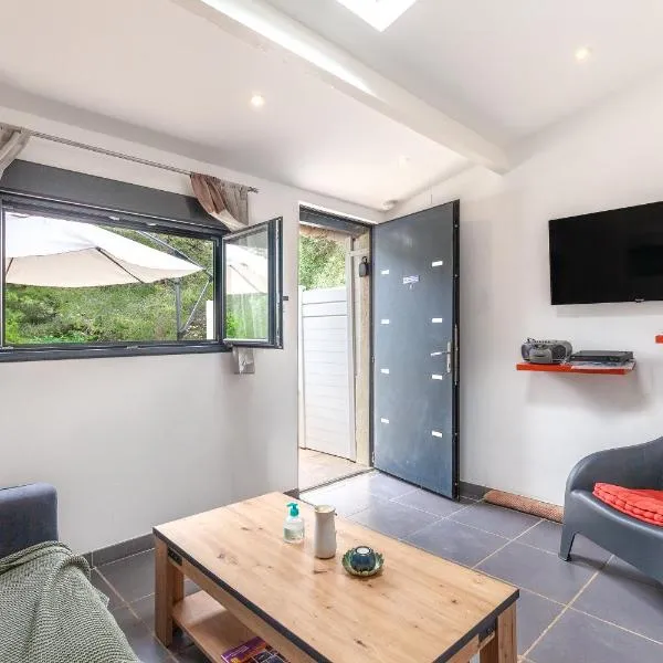 Gîte rénové Calanque La Vesse、Le Roveのホテル