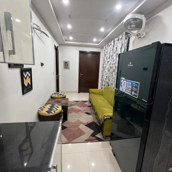 AA Apartments Furnished 1 Bedroom Apartment, hotel in Rāmkot