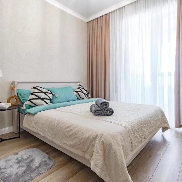 Уютная квартира со свежим ремонтом на левом берегу, hotel en Taldykolʼ