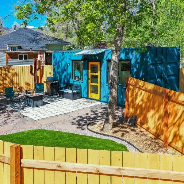 Cargo Casita Shipping Container Tiny Home, hotel v destinaci Colorado Springs