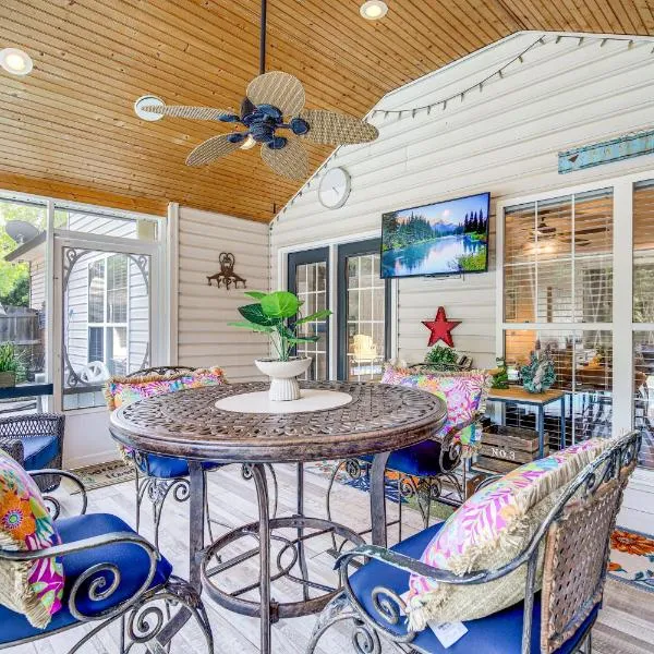 Home Sweet Home with Private Pool and Patio!, hotel in Knoxville