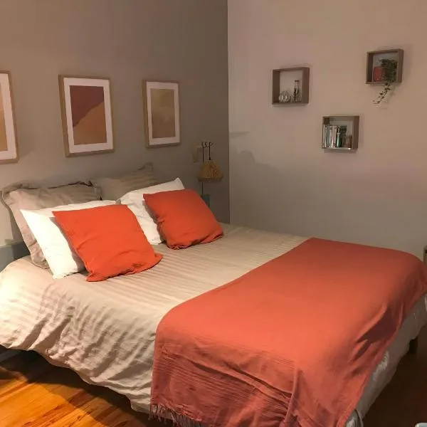 Chambre d'hôtes 'Sous le magnolia', hotel v destinaci Oloron-Sainte-Marie