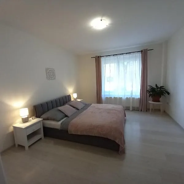 Spí v Kuklenách 1, Hotel in Hradec Králové