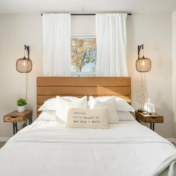 The Southern Sapphire - A Cozy Lake View Getaway, hotel v destinaci Granbury