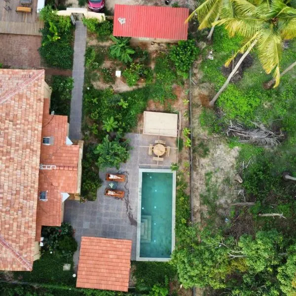 Caju Grove - The Big Yellow Goan House, hotel in Guirim