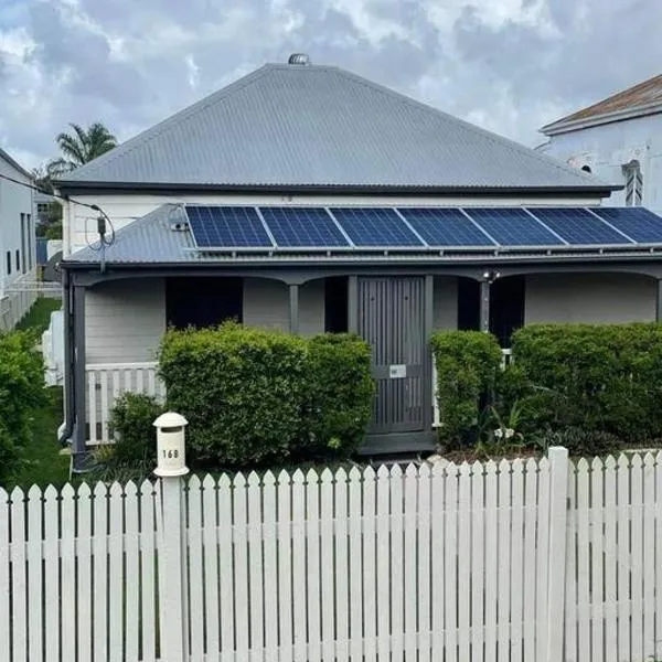 Retreat on Murray - Pool, Playground, Huge Deck!, hotel v destinaci Rockhampton