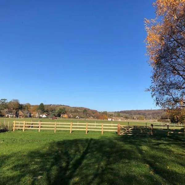Fabulous Farm House in Skirmett, hotel v destinaci Henley-on-Thames