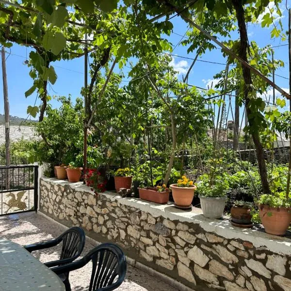 Kate's Guesthouse, hotel in Theologos