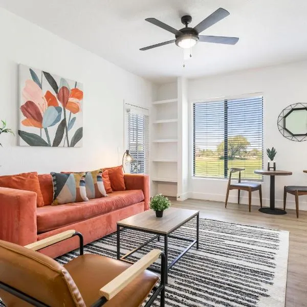 2BR CozySuites at Kierland Commons with pool #07, hotel di Scottsdale