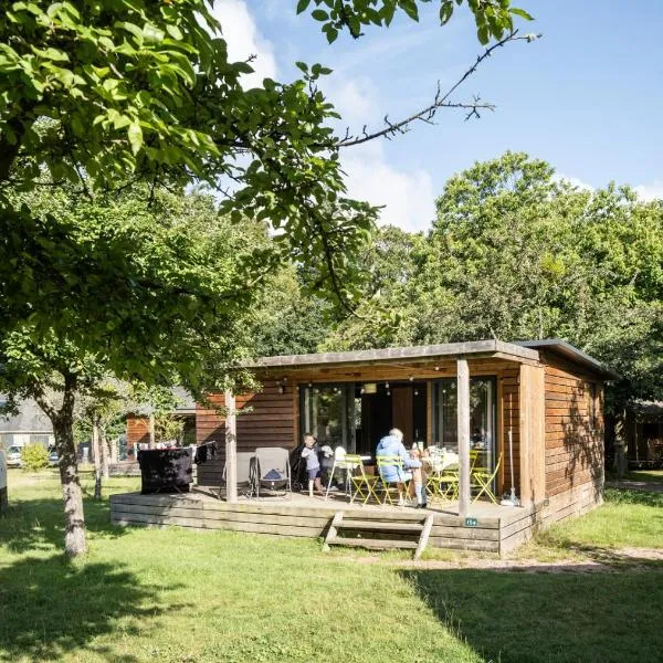 Huttopia Calvados - Normandie, hotel in Moyaux