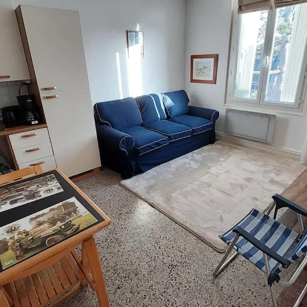 Appartement 4 pers St aubin sur mer 1mn mer et plage, hotel v destinácii Saint-Aubin-sur-Mer
