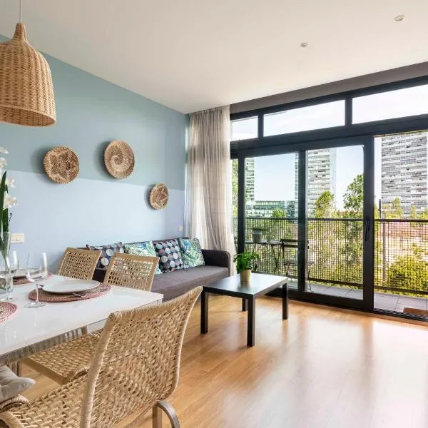 Duplex Fira Bcn and 15' from Bcn city center with pool、Las Cortsのホテル