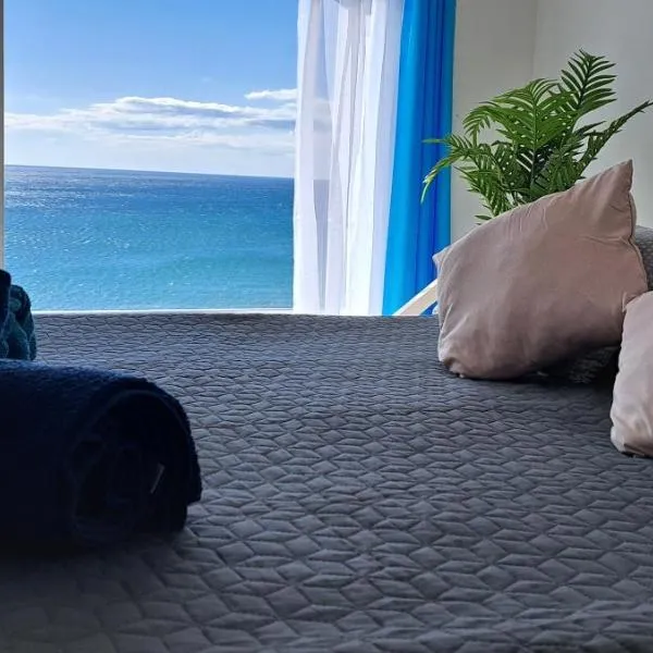 Estudio en primera línea de mar, hotel u gradu Empurijabrava