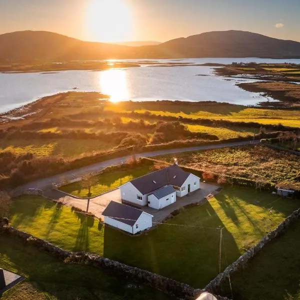 Idyllic, 5 Star Family Home with Panoramic Views, Kinvara on the Wild Atlantic Way, hotel in Kinvara
