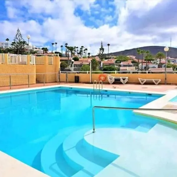 Nice Apartment with Swimmingpool, Wifi and Free Parking in Arguineguin, hotel v destinácii Arguineguín