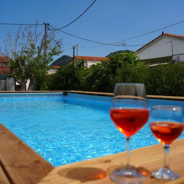 4our seasons 2 - Private Pool, hotell i Áyioi Apóstoloi
