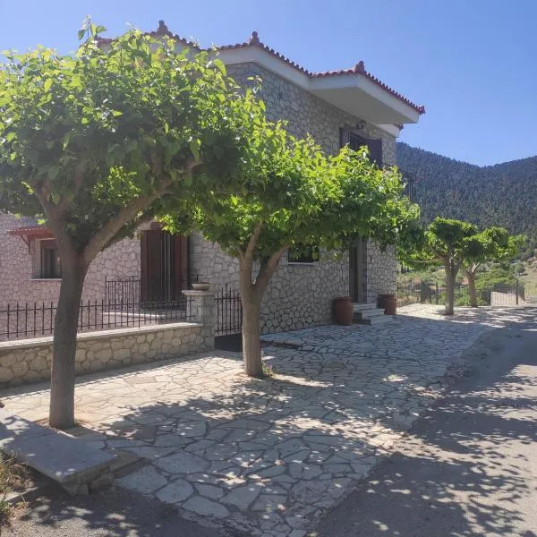 Το Πέτρινο, hotel Kiriákiban