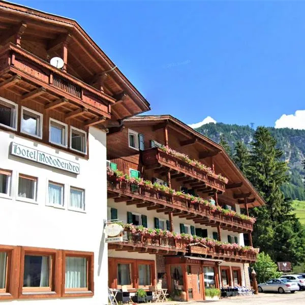 Hotel Rododendro Val di Fassa, מלון בקאמפיטלו די פאסה