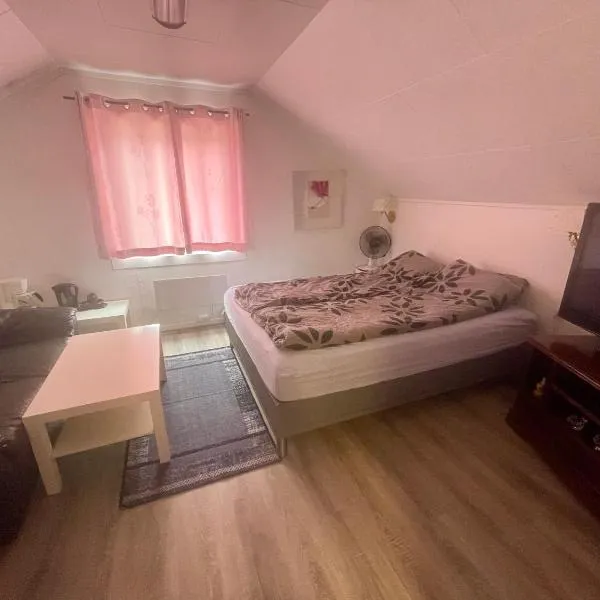 Åndalsnes Budget Stay - 1 Room in Shared Loft, מלון באנדלסנס