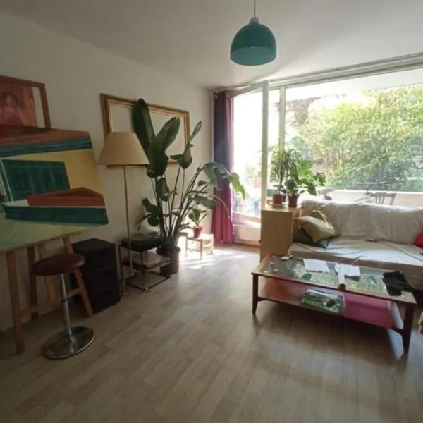 Chambre privée au calme avec terrasse