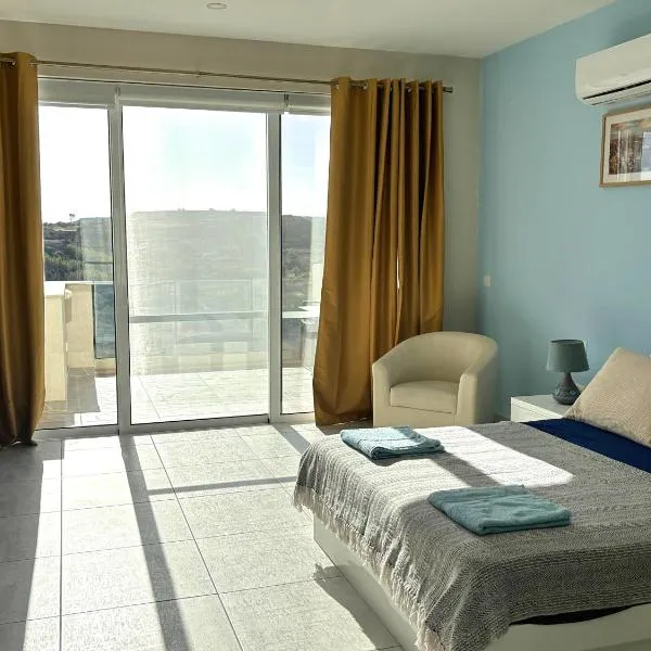 All Nations Duplex with Pool – hotel w mieście Xagħra