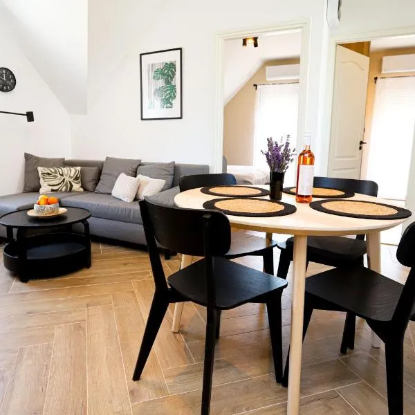 Golden Apartman Balatonlelle, hotel in Balatonlelle