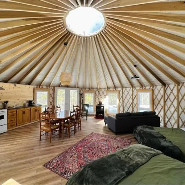 YOURTE du FJORD, hotel in Sacré-Coeur-Saguenay
