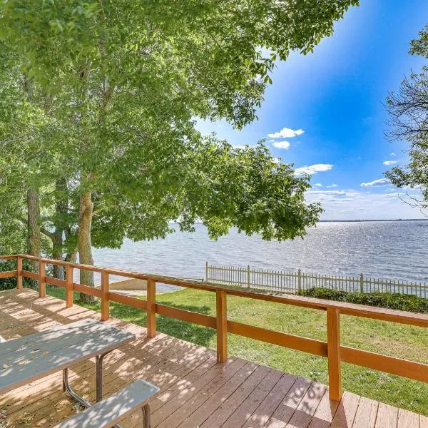 Waterfront Family Cottage on Lake Champlain, hotel in Swanton