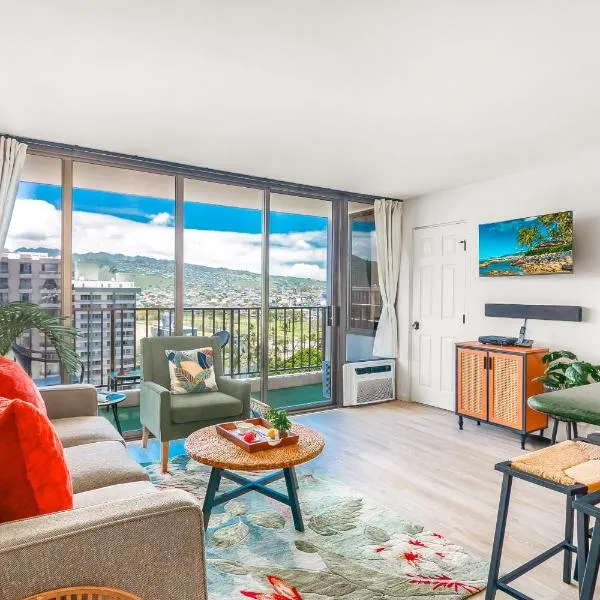 Waikiki Banyan escape with pool, parking & steps to beach, hotel u gradu Honolulu