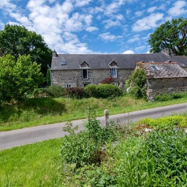 Chambre d'hôte La Haye d'Armor, "La Roche Au Cerfs" – hotel w mieście La Tiolais