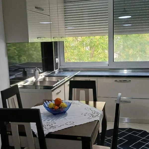 Apartament Qetesia, hotel in Çorovodë