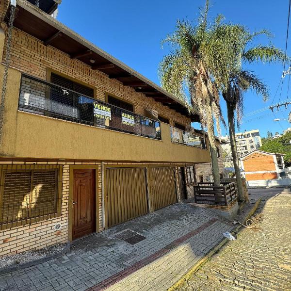 A27 - Apartamento de 02 suítes no centro.