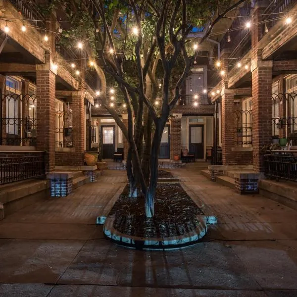 Charming New Orleans-Style Apartment with Gated Courtyard!, hotel in Little Rock