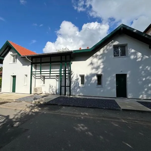 Appartement au centre de Cambo les Bains – hotel w mieście Cambo-les-Bains